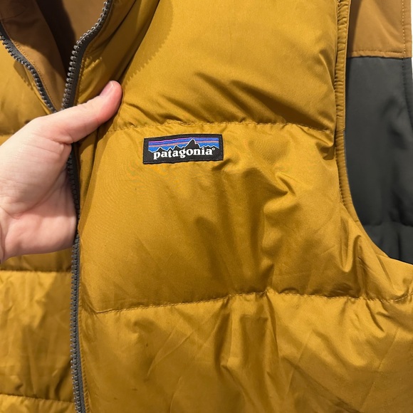 Patagonia Men's Gray and Tan Reversible Puffer Vest - Picture 6 of 7